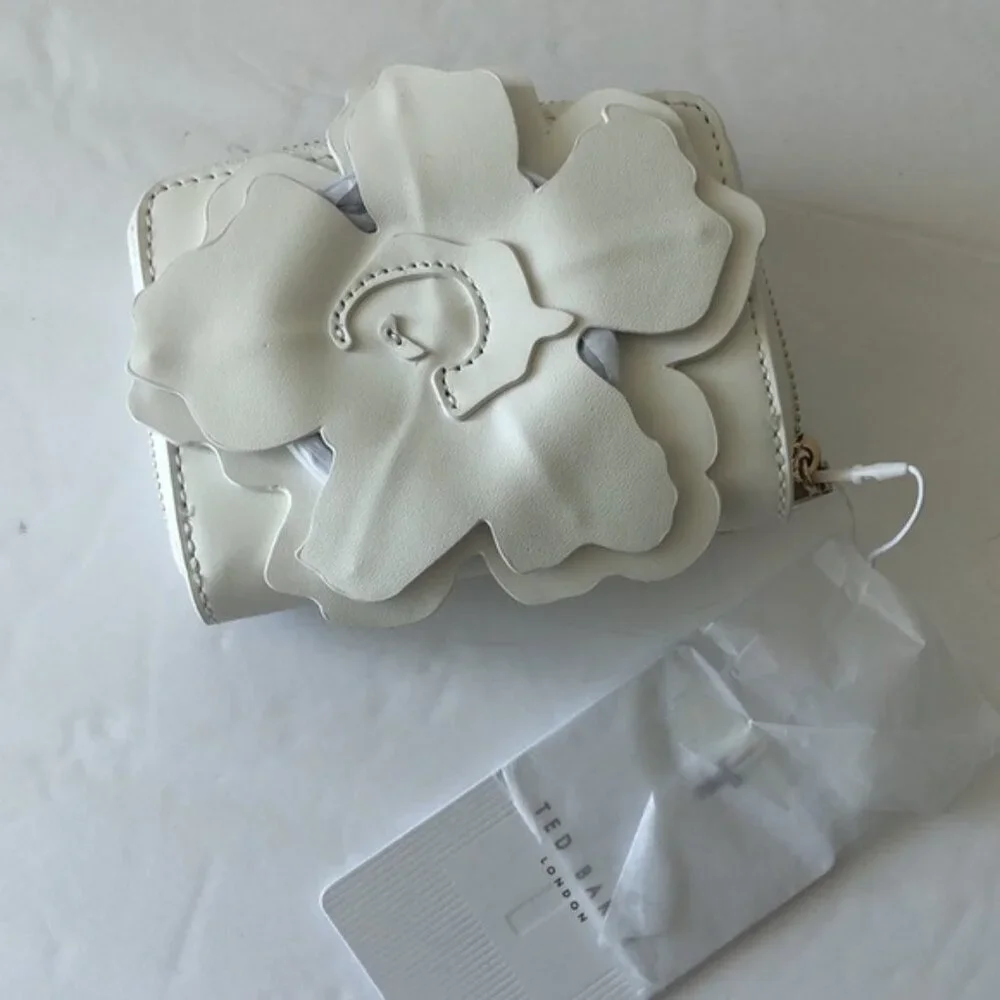 Ted Baker London Flower Laser Cut Out Zip Purse Small Leather Wallet Ivory